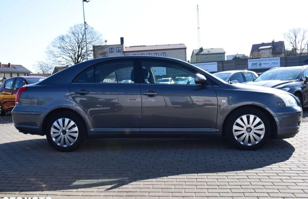 Toyota Avensis cena 19700 przebieg: 217711, rok produkcji 2005 z Gryfów Śląski małe 742